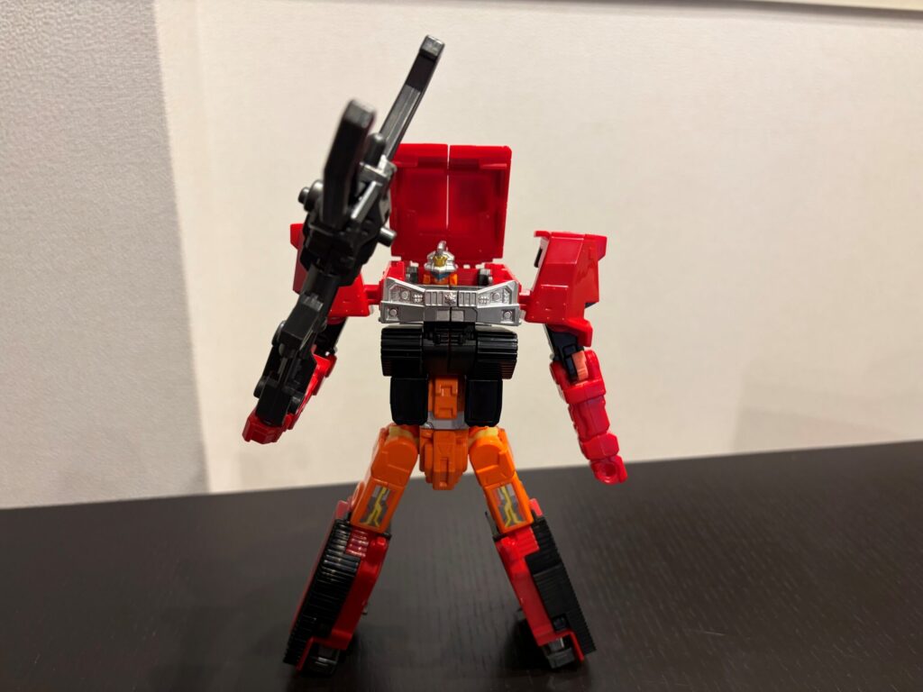 レッドサラマンダー正面の写真